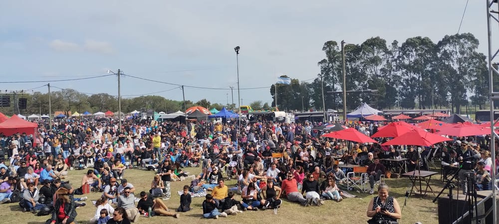 Food Trucks y Patio Cervecero en el Motoasado